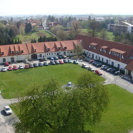 Hotel Floret Prŭhonice Exteriör bild