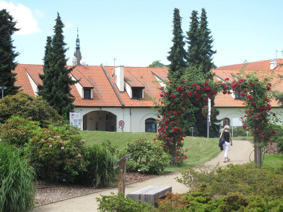 Hotel Floret Prŭhonice Exteriör bild