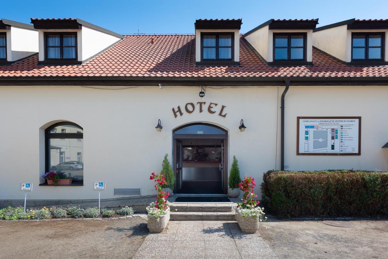 Hotel Floret Prŭhonice Exteriör bild