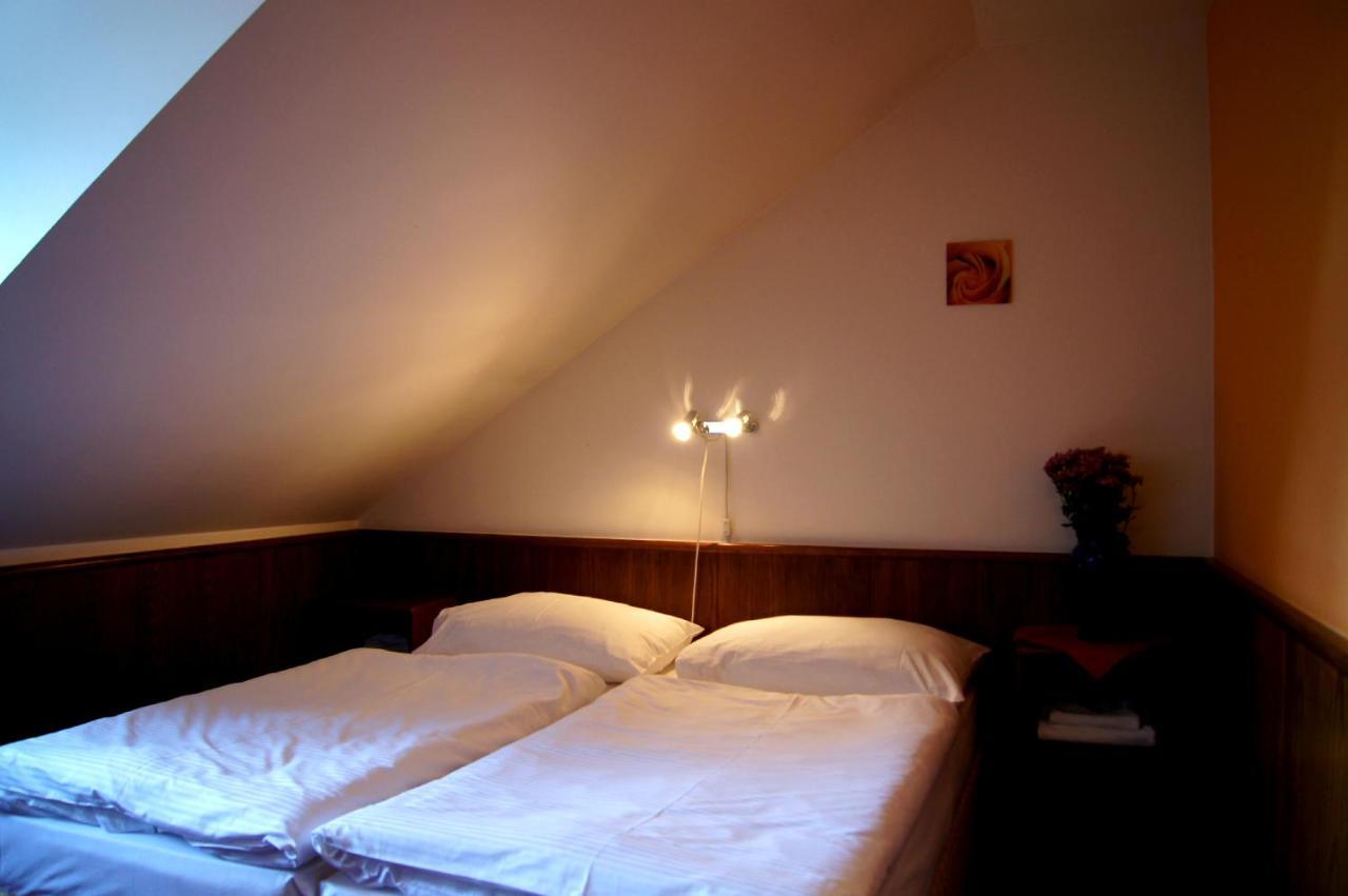 Hotel Floret Prŭhonice Exteriör bild